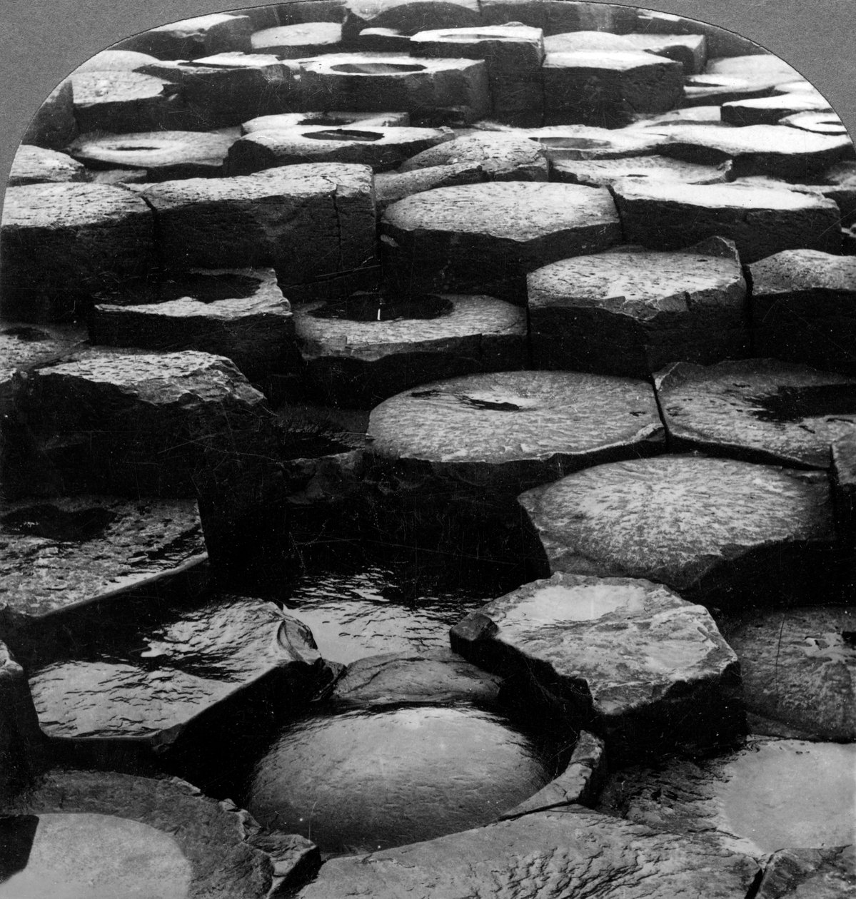 Giants Causeway, Antrim, Észak-Írország. alkotó: Keystone View Company