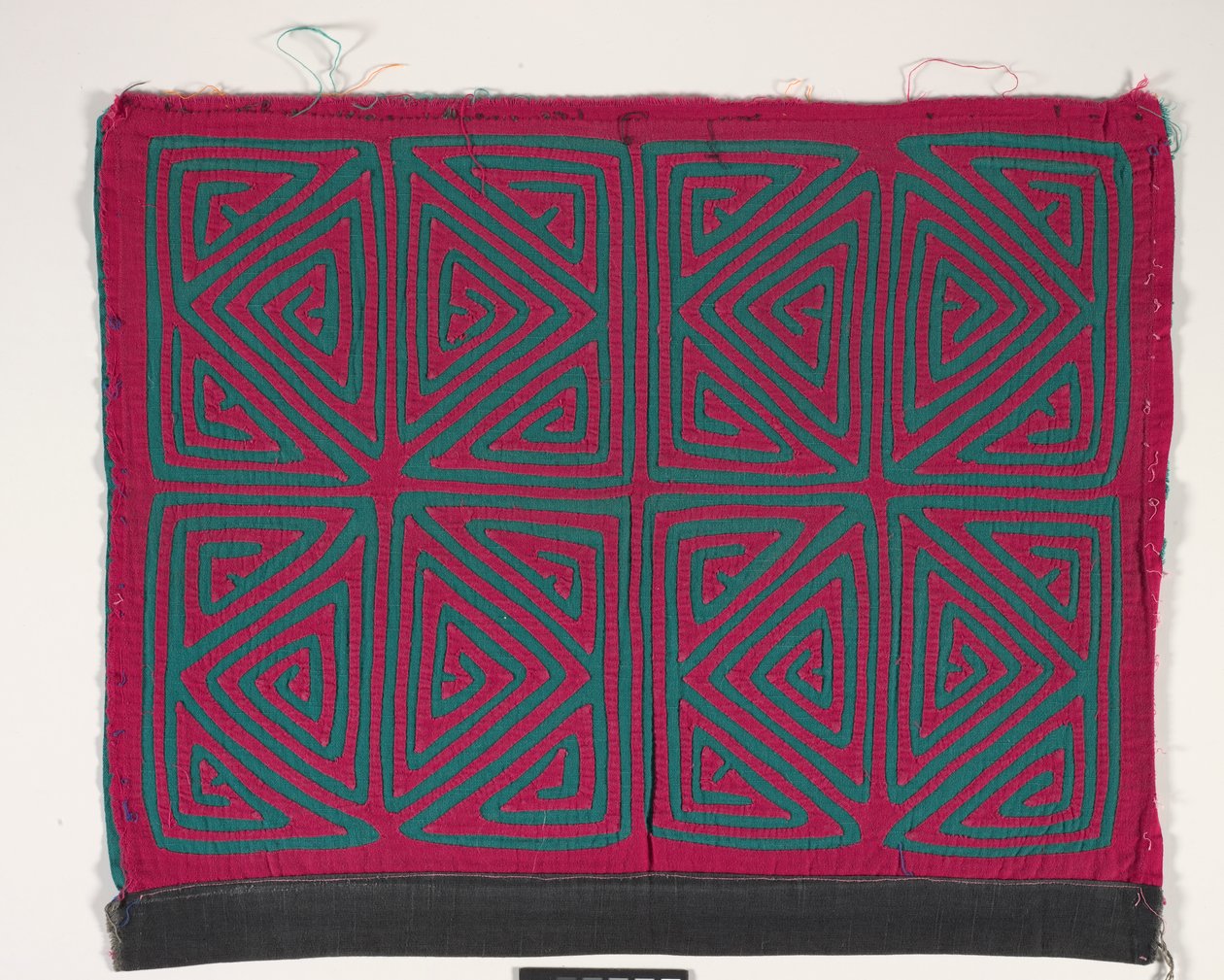 Shirt Panel (mola), 1950 körül (rátétes pamut) alkotó: Kuna Indian Culture