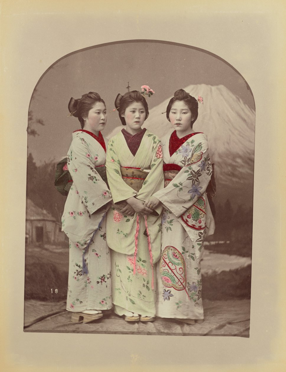 [Három lány] alkotó: Kusakabe Kimbei