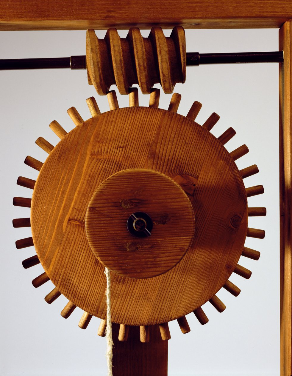 Modellrekonstrukció da Vinci helikoid mechanizmusának tervéről (fa, fém és zsinór) alkotó: Leonardo da Vinci