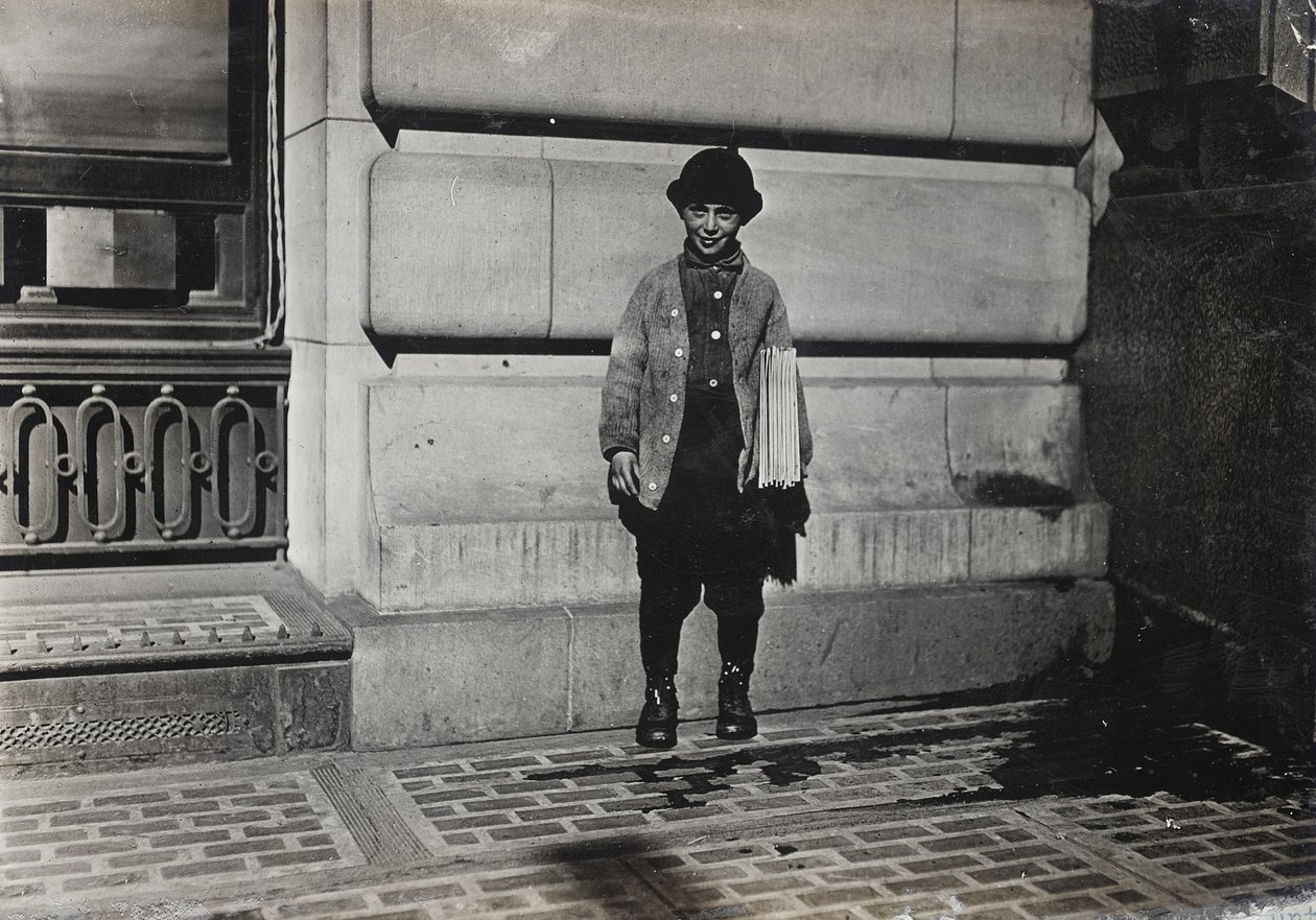 Newsboy, 1909 alkotó: Lewis Wickes Hine