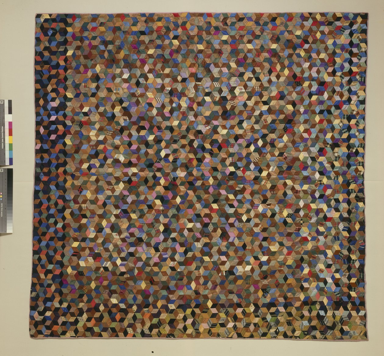 Paplan; "Baby Blocks" (selyem, darabolt) alkotó: Louisa Thompson
