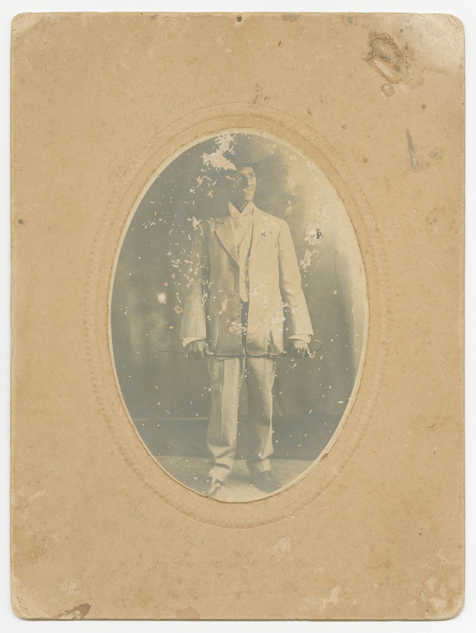 Fénykép egy férfiról, kb. 1910. alkotó: Lucius Harper