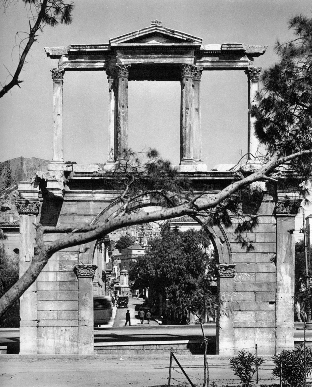 Hadrians Arch, Athén, 1937. alkotó: Martin Hurlimann