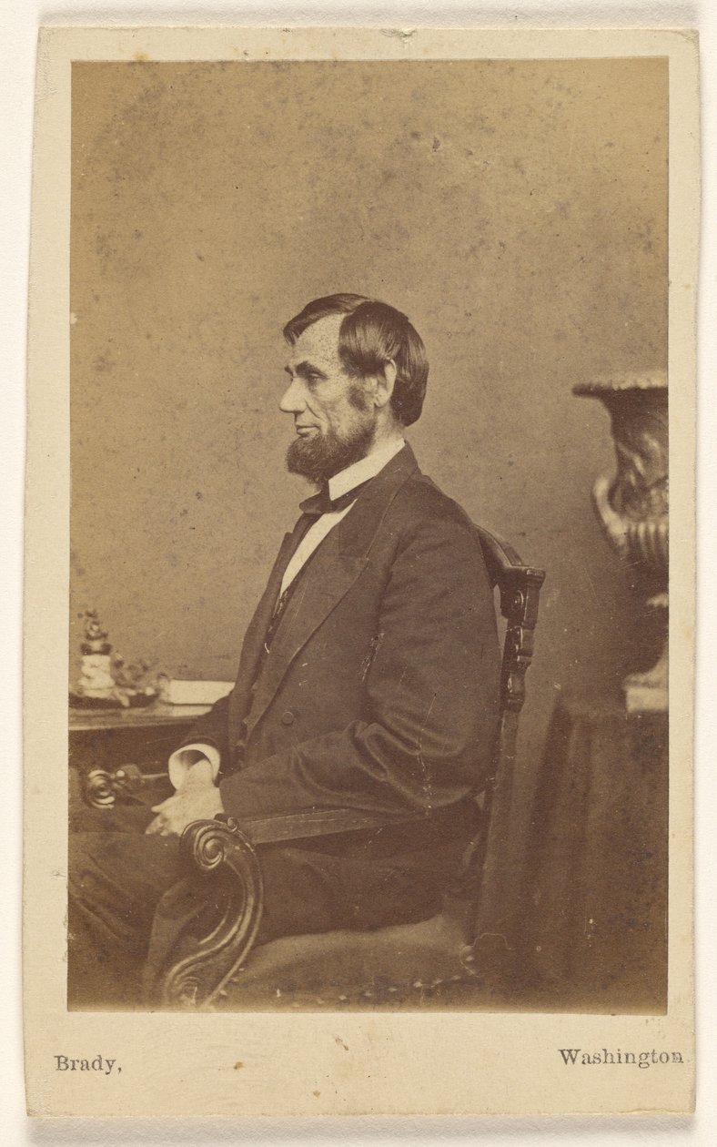 [Abraham Lincoln ül, profilban] alkotó: Mathew B. Brady
