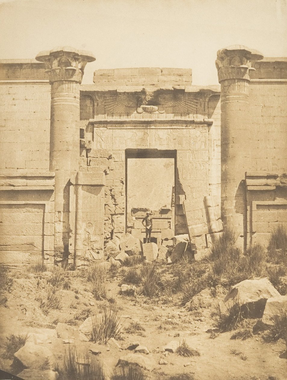 A Thutmoseum propilénjei, Medinet-habou Thébában, 1849-50. alkotó: Maxime Du Camp