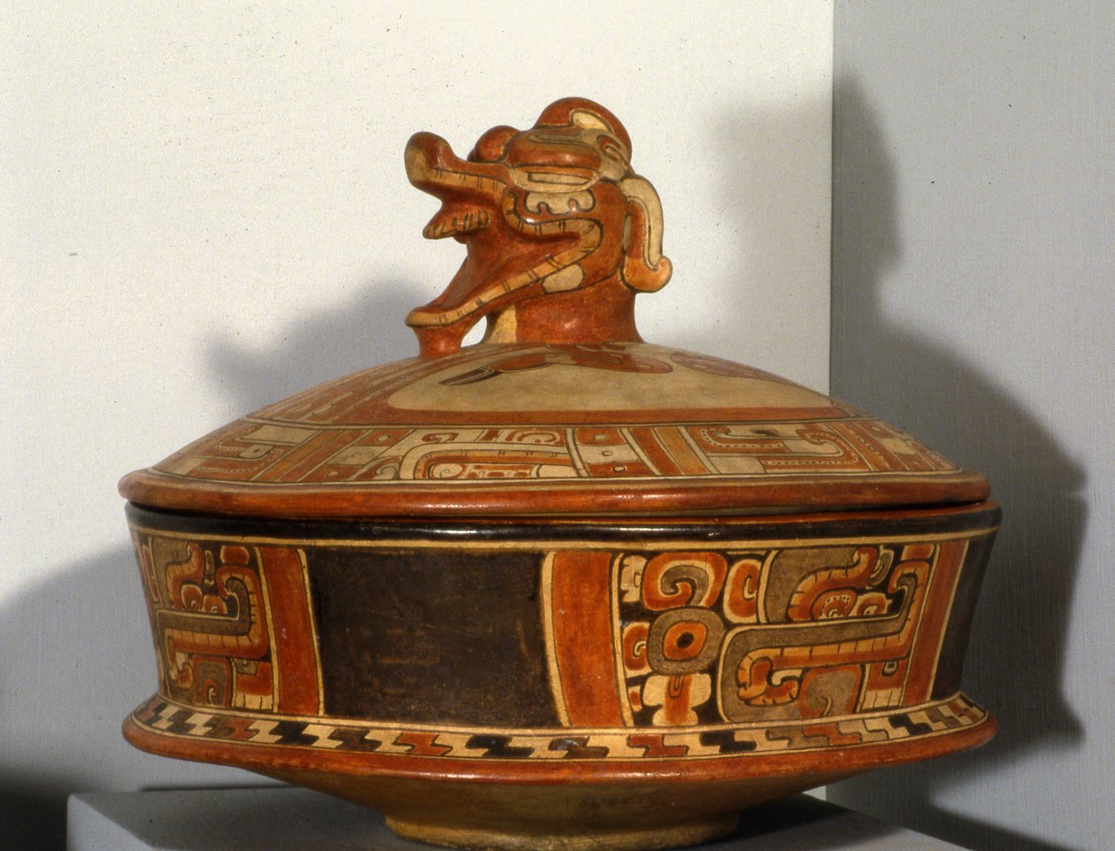 Temetkezési edény, Mundo Perdido, kora klasszikus korszak i.sz. 300-600 (kerámia) alkotó: Mayan