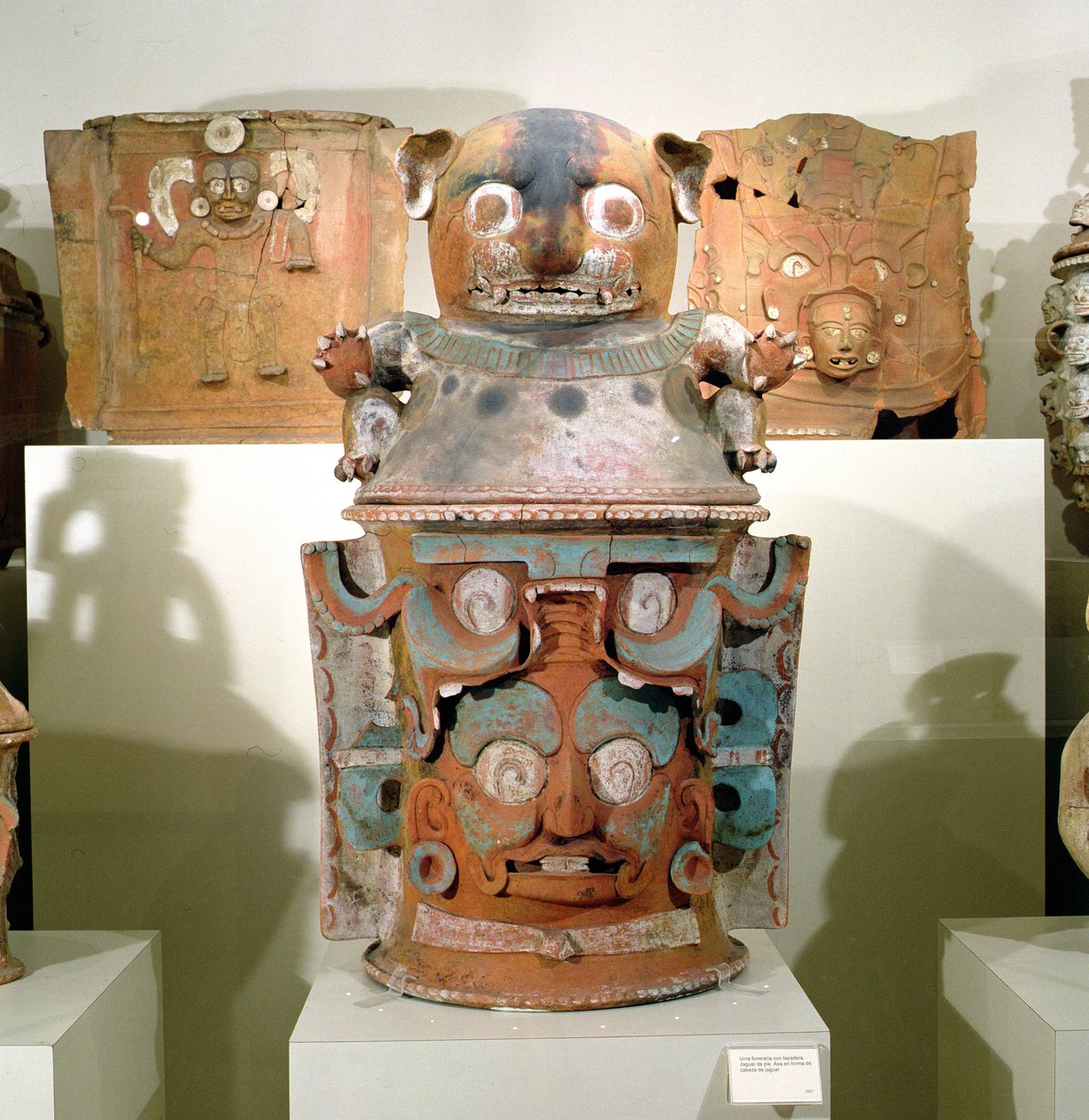 Ixil temetési urna macskafedelű, Nebaj, Guatemala, Last Classic Period (900-1200) (polikróm cserép) (lásd még: 310160) alkotó: Mayan