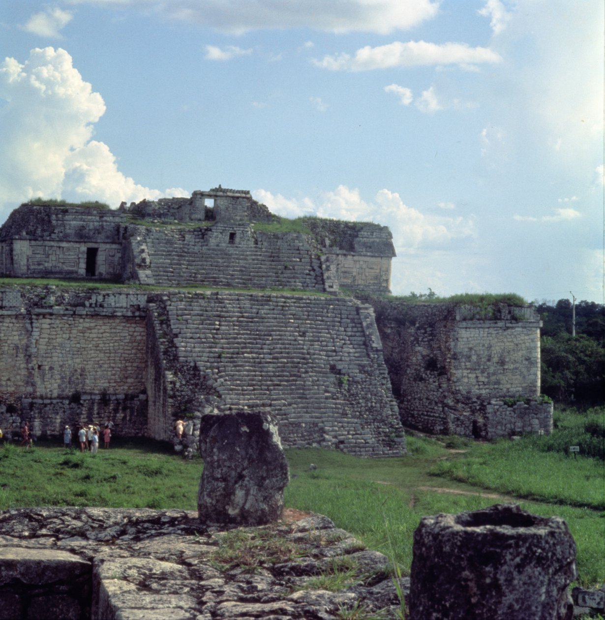 Apácakolostor alkotó: Mayan