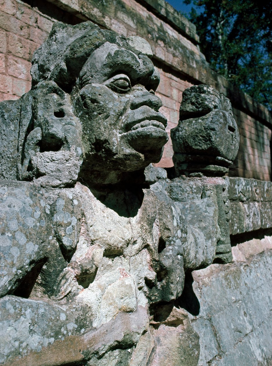 Kőszobrok – 11-es templom alkotó: Mayan