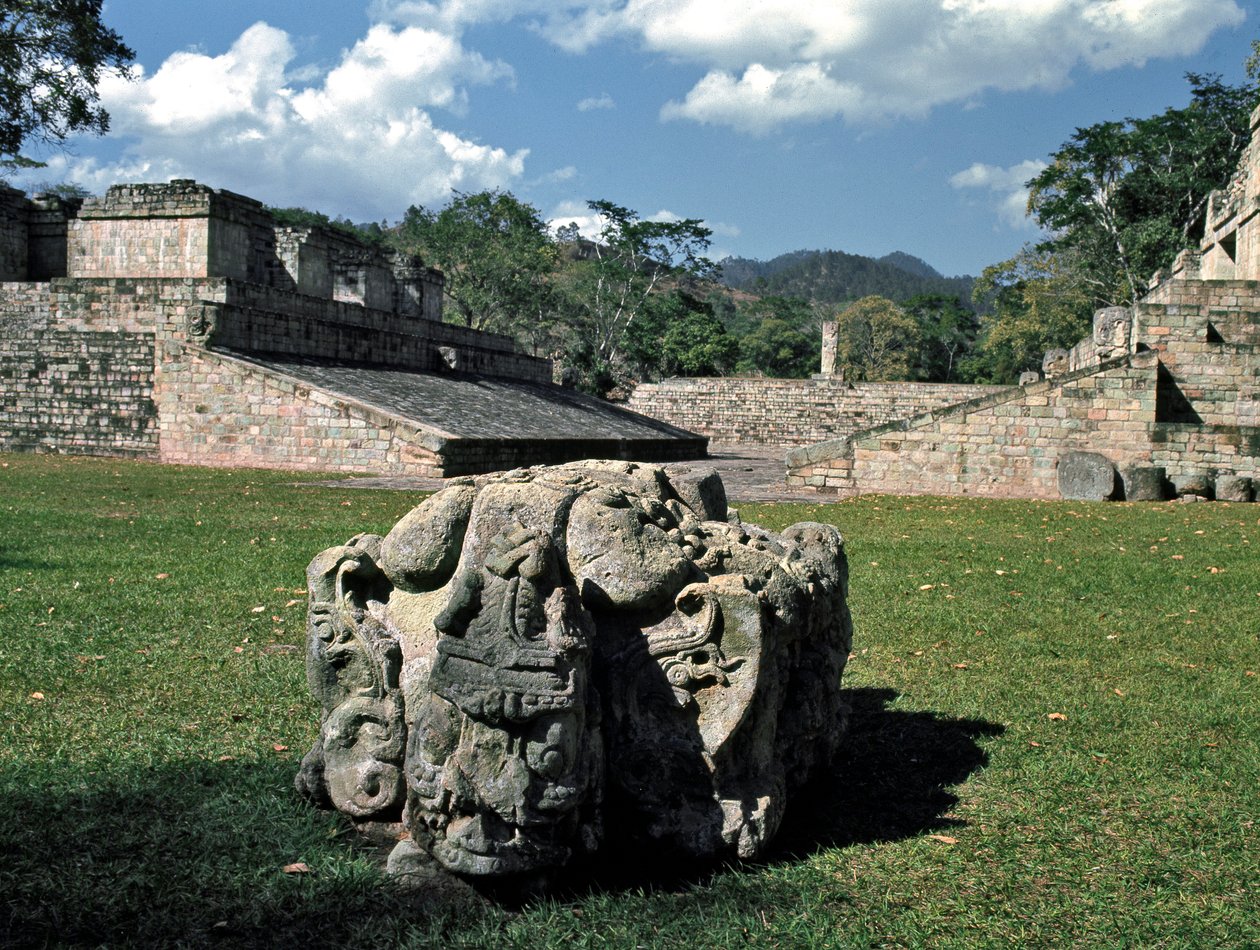 A bálpálya és az oltár M, i.sz. 378 alkotó: Mayan
