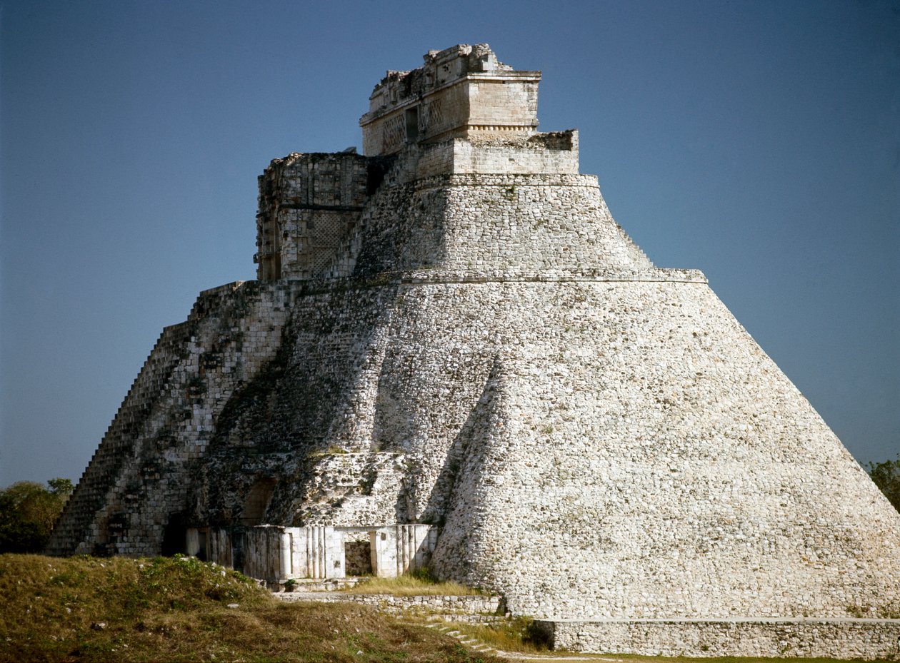 A mágus piramisa, 6. század alkotó: Mayan Mayan