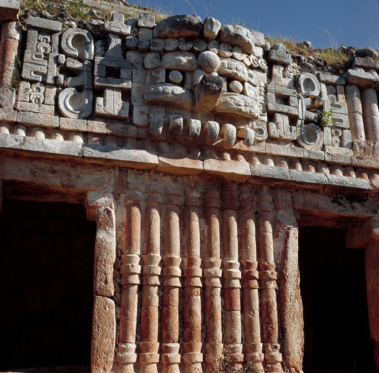 Kilátás a palotára alkotó: Mayan Mayan