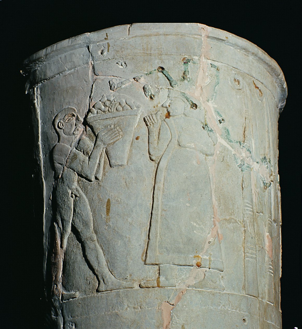 Váza, amely egy férfit ábrázol, aki egy tál gyümölcsöt cipel (cserépedény) alkotó: Mesopotamian