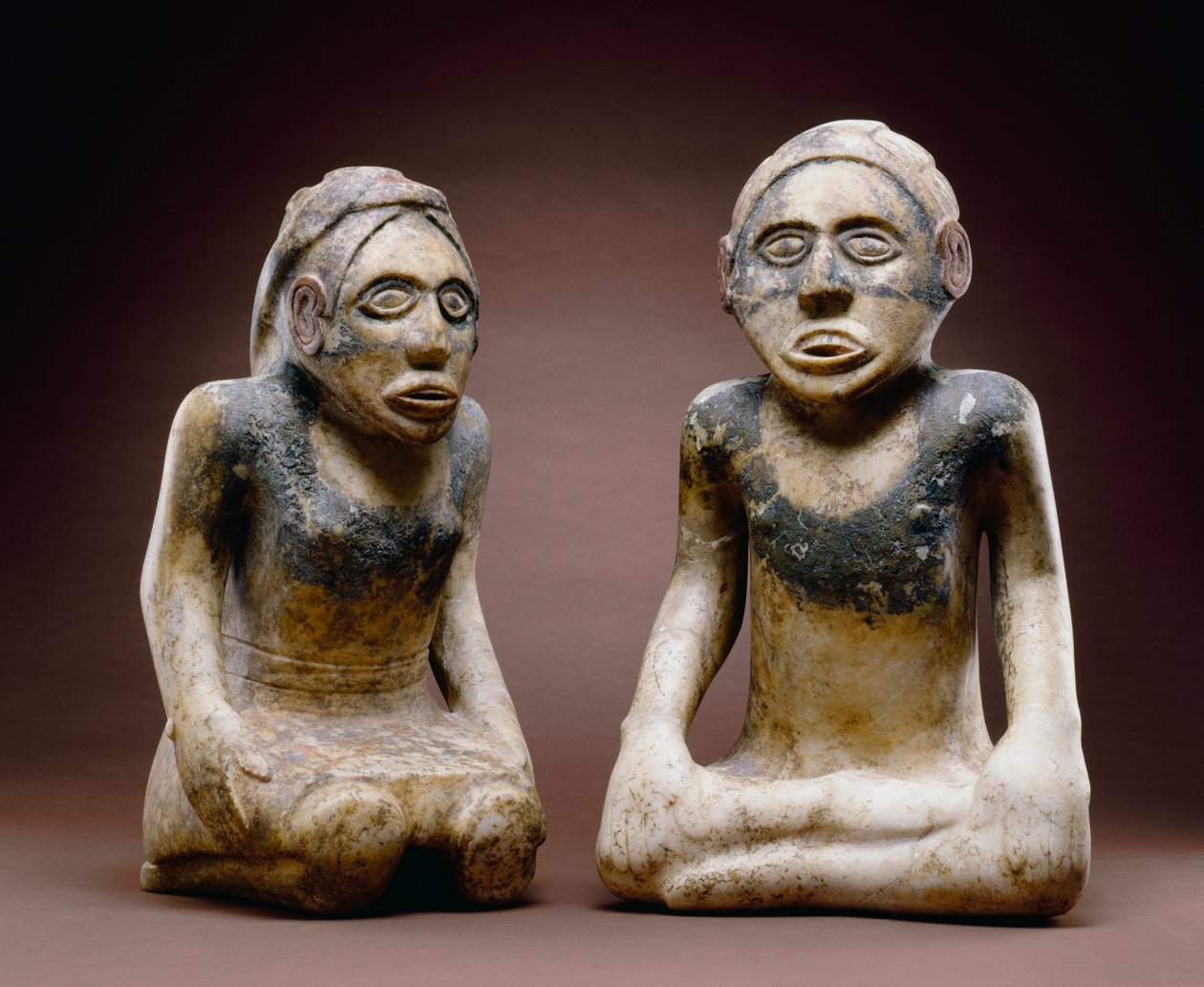 Ülő férfi és női alakok, Etowah, 1200-1450 (márvány) (lásd még: 422895) alkotó: Mississippian culture