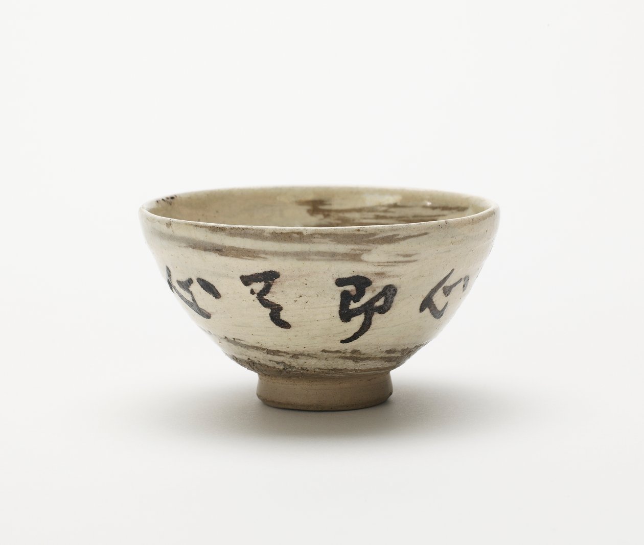 A hat szaké vagy sencha csésze egyike, Edo, Musashi, Japán, Meiji korszak, 19. század vége (barna agyag) alkotó: Miura Ken