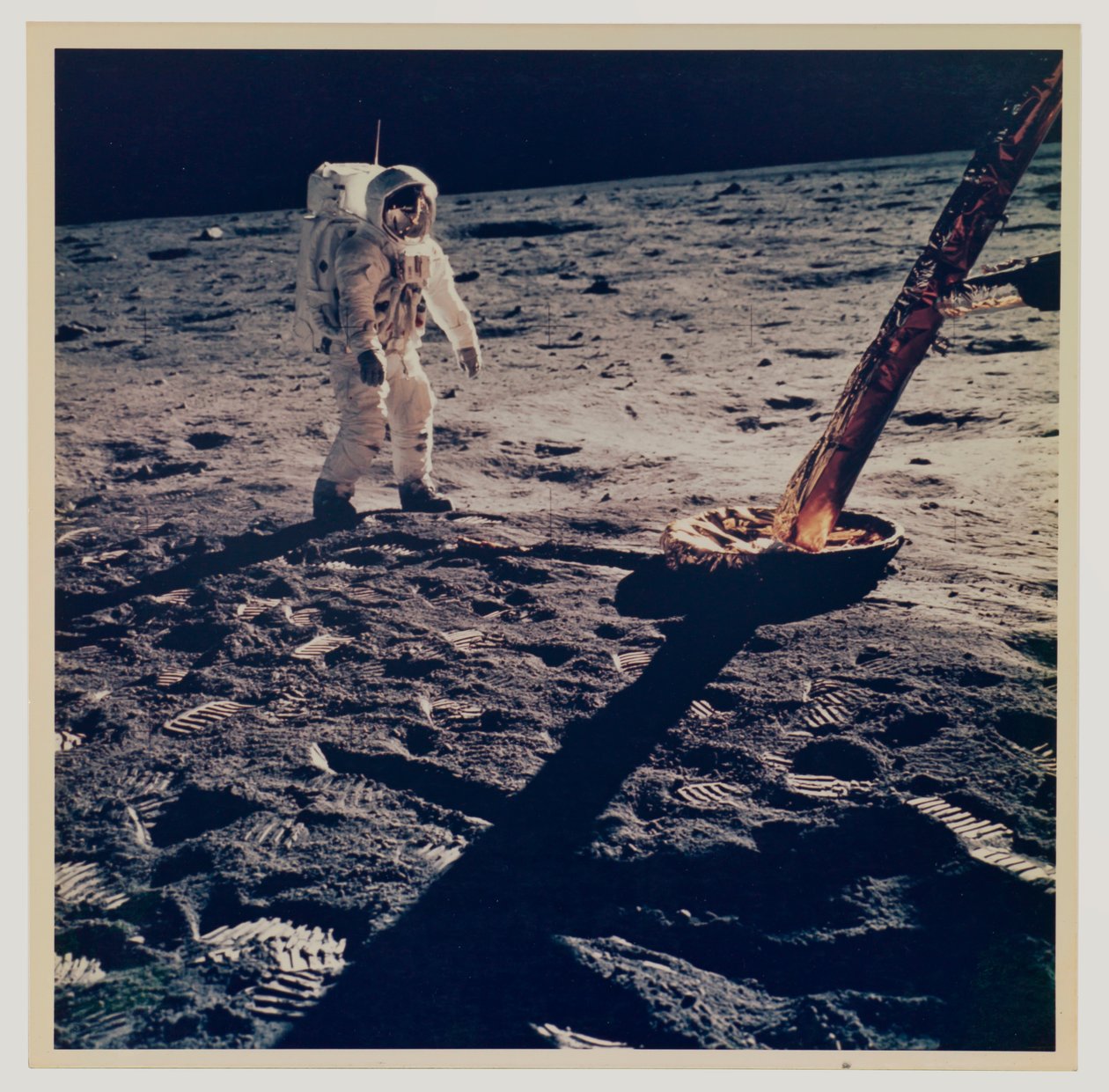 Apollo 11 Holdraszállás alkotó: Neil Armstrong