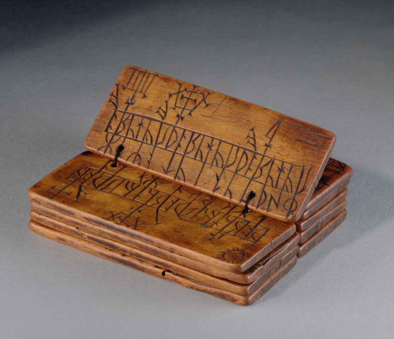 Rúnás almanach, 16. század (faragott puszpáng) alkotó: Norwegian School