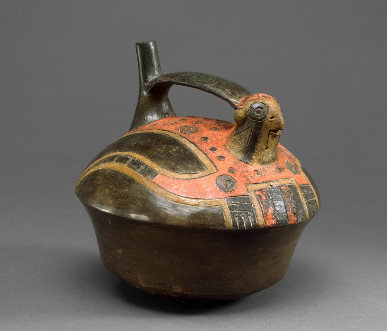 Falcon Vessel, késő Paracas, ie 300-200 (gyantafestékkel ellátott cserépedény) alkotó: Paracas Culture