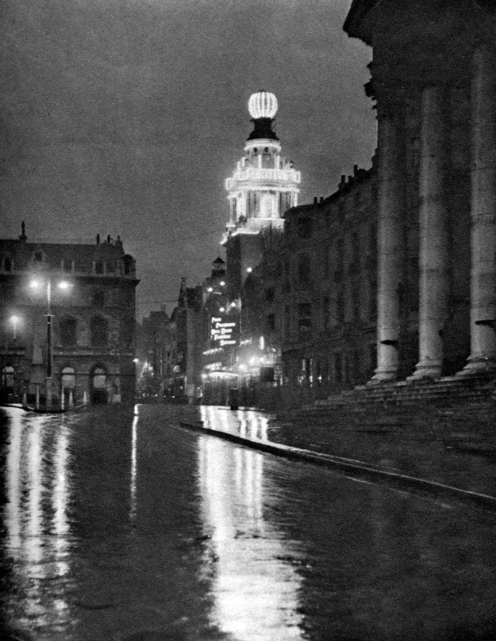 Nedves idő a Trafalgar Square-en, Londonban, 1926-1927 alkotó: Paterson