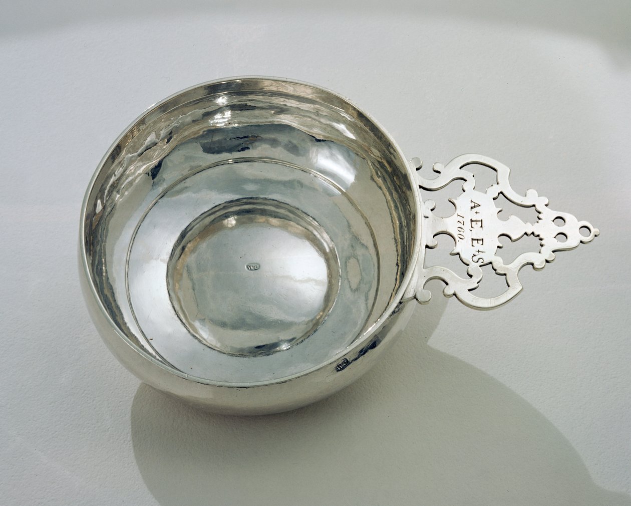 Porringer, 1760 (ezüst) alkotó: Paul Revere