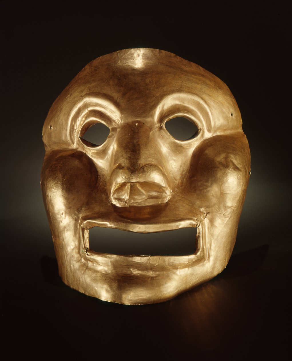 Calima maszk (arany) alkotó: Peruvian School