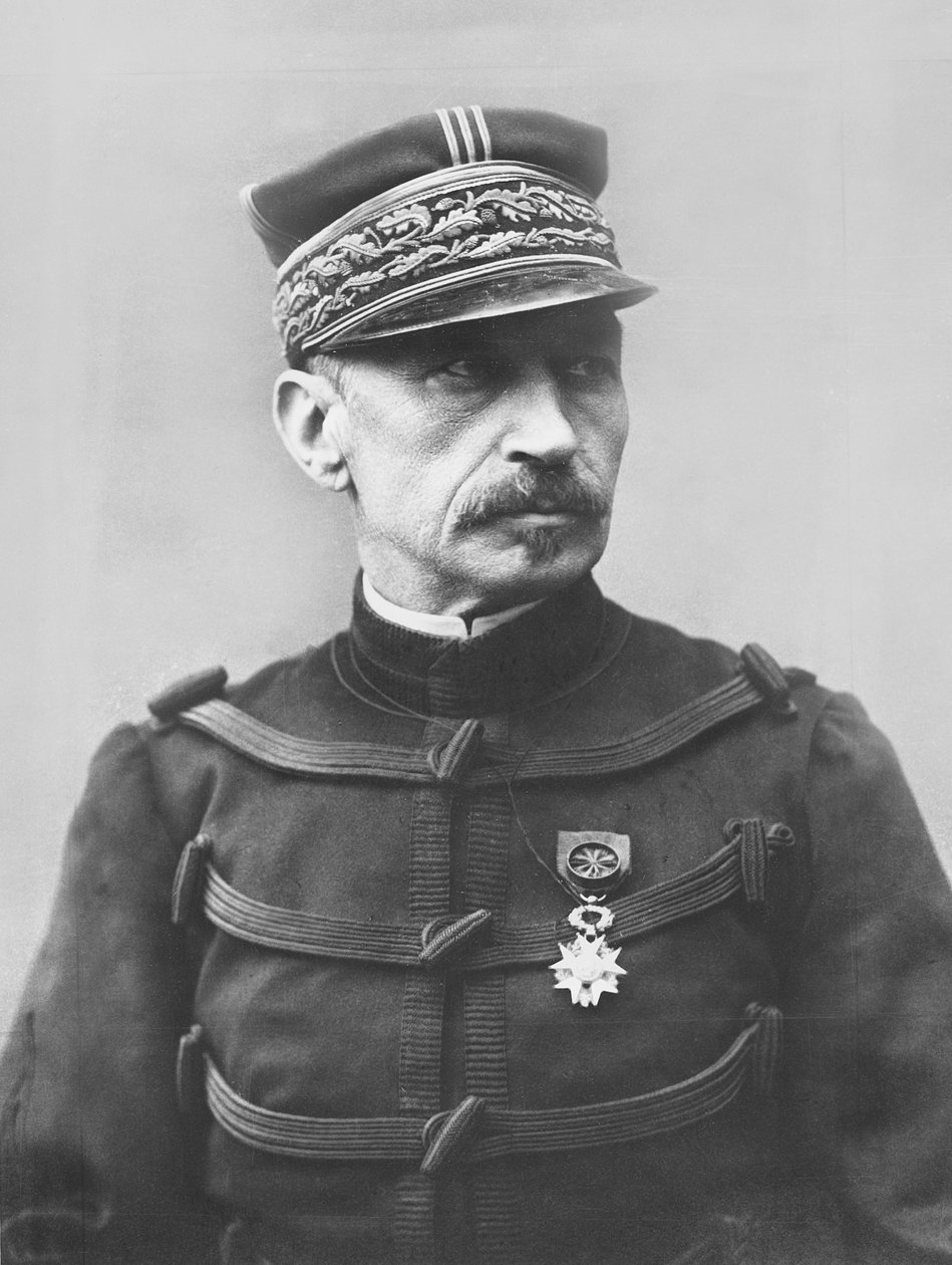 Louis André tábornok portréja alkotó: Petit