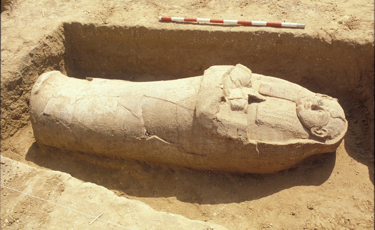 Anthropoid sarcophaus alkotó: Phoenician
