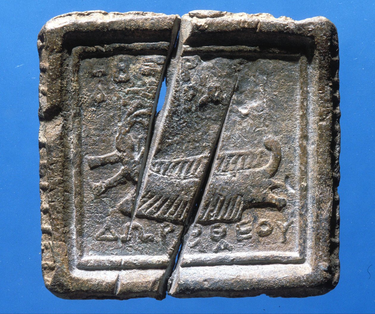 Hajót ábrázoló súly (ólom) alkotó: Phoenician