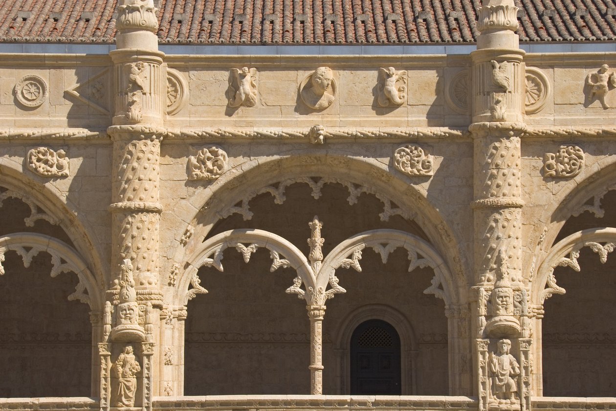 Kolostor alkotó: Portuguese School