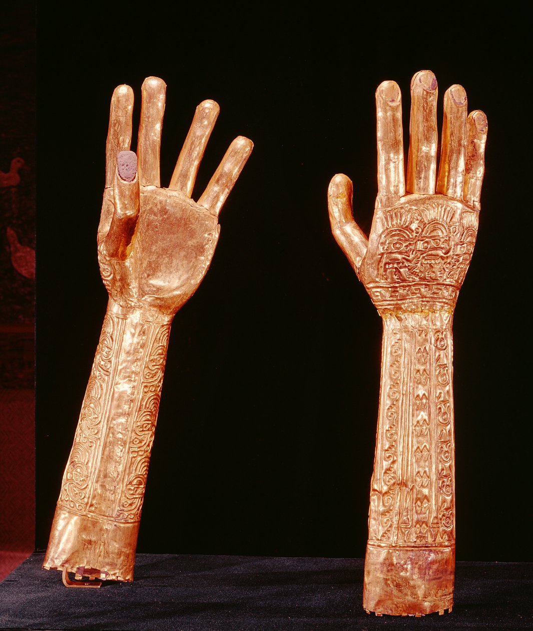 Aranyozott karok, Lambayeque-Sican Culture, 700-1100 (arany és ezüst) alkotó: Pre Columbian