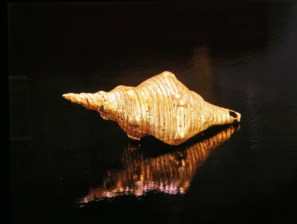 Muisca kagyló (arany) alkotó: Pre Columbian Pre Columbian