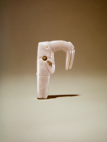 Madár medál, Guacimoból, Linea Vieja területéről (jáde) alkotó: Pre Columbian Pre Columbian