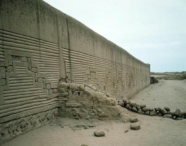 A Szertartások tere külső fala, a Tschudi-palota, a Chimu építette, ie 1300 körül alkotó: Pre Columbian Pre Columbian