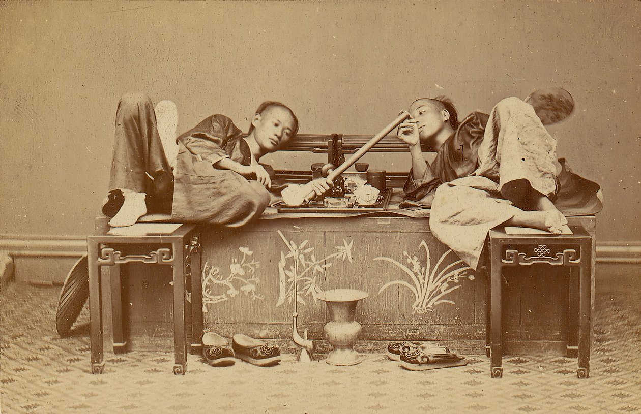 [Ópiumdohányosok], 1870-es évek. alkotó: Pun Lun