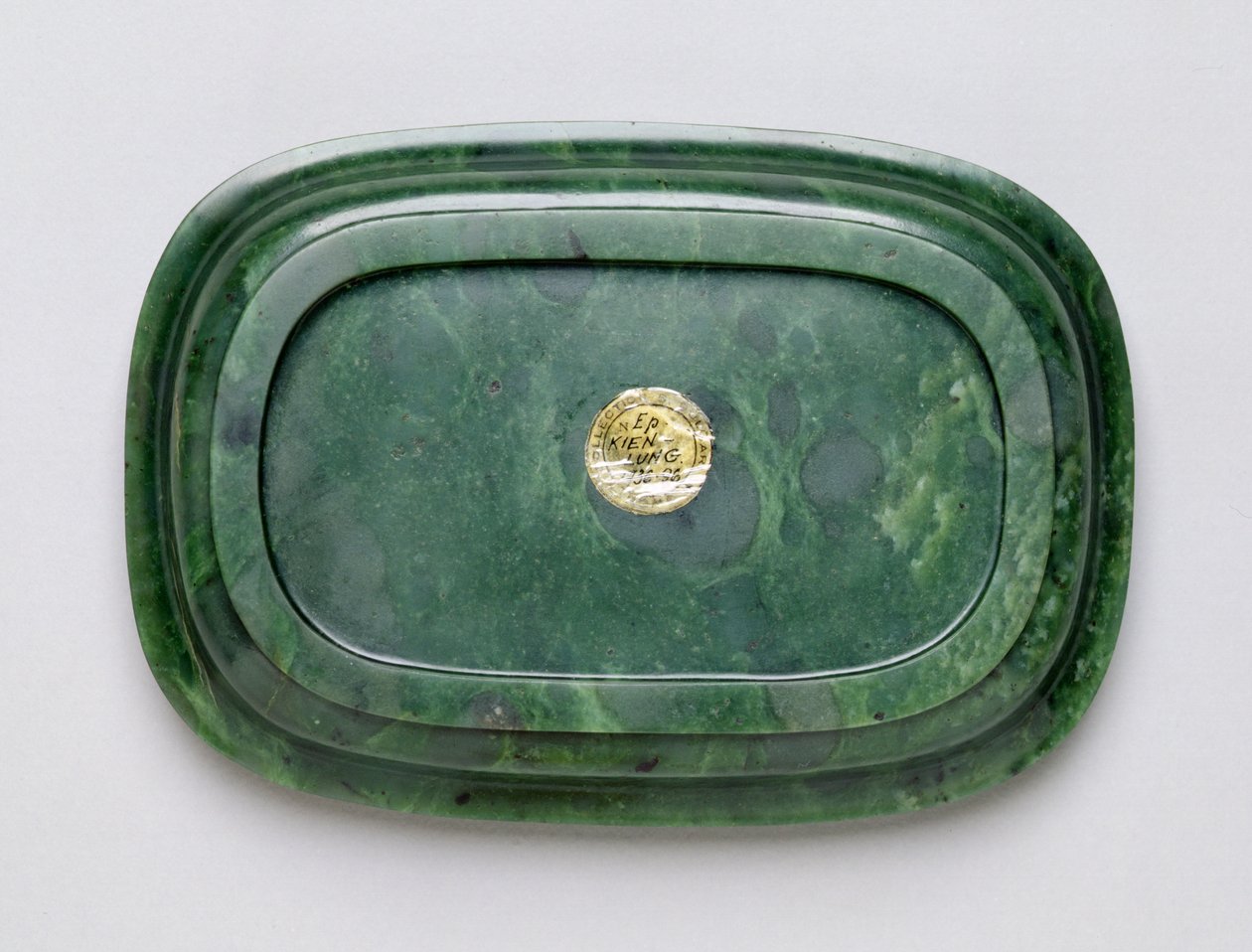 Imperial Cupstand Lid, Qianlong időszak (1736-95) (jáde) (lásd még 193799 és 193853) alkotó: Qing Dynasty Chinese School