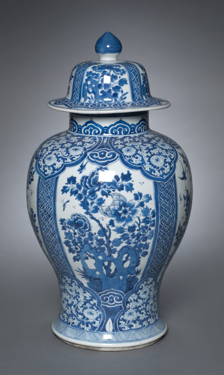 Váza fedővel alkotó: Qing Dynasty Chinese School