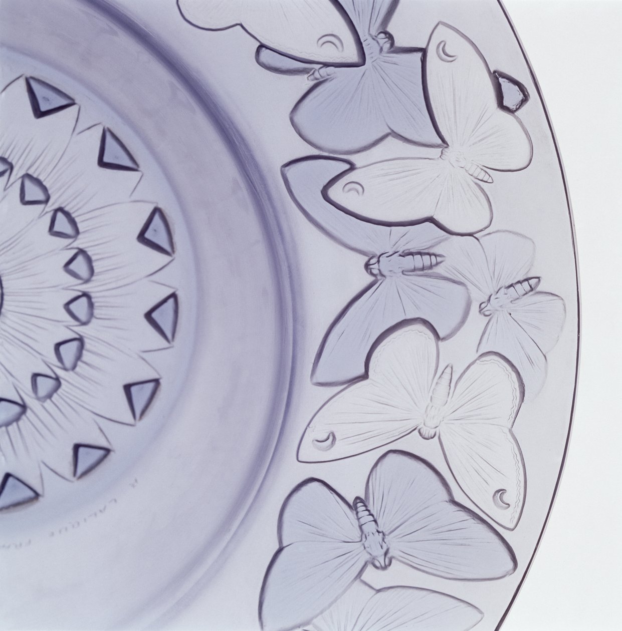 Részlet a Phalenes tálról, Lalique, 1902 körül alkotó: Rene Jules Lalique