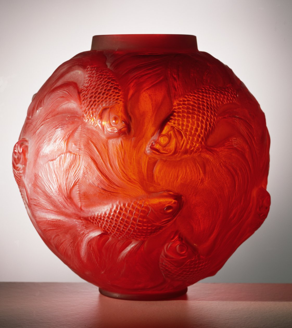 Formosa váza, 1924 (piros matt üveg) alkotó: Rene Jules Lalique