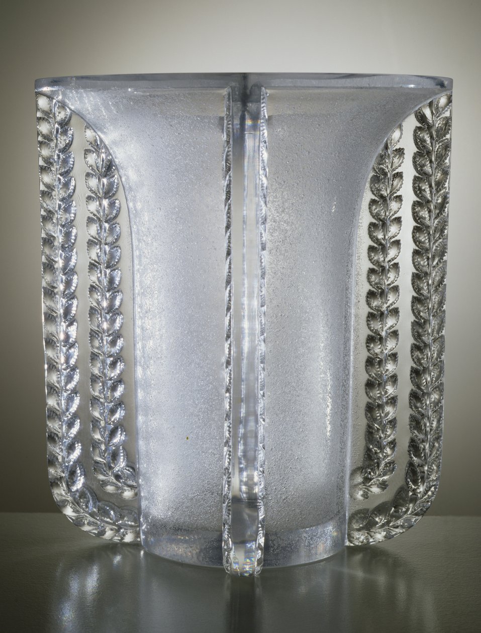 Marignane váza, 1936 (sajtolt üveg) alkotó: Rene Jules Lalique