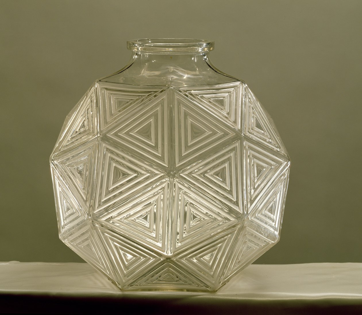 Nanking váza, 1925 (átlátszó és matt üveg) alkotó: Rene Jules Lalique