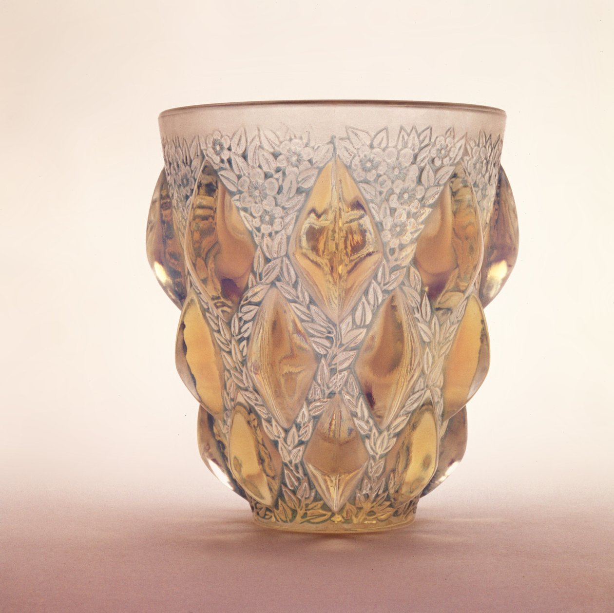 Rampillon váza, 1902 körül (üveg) alkotó: Rene Jules Lalique