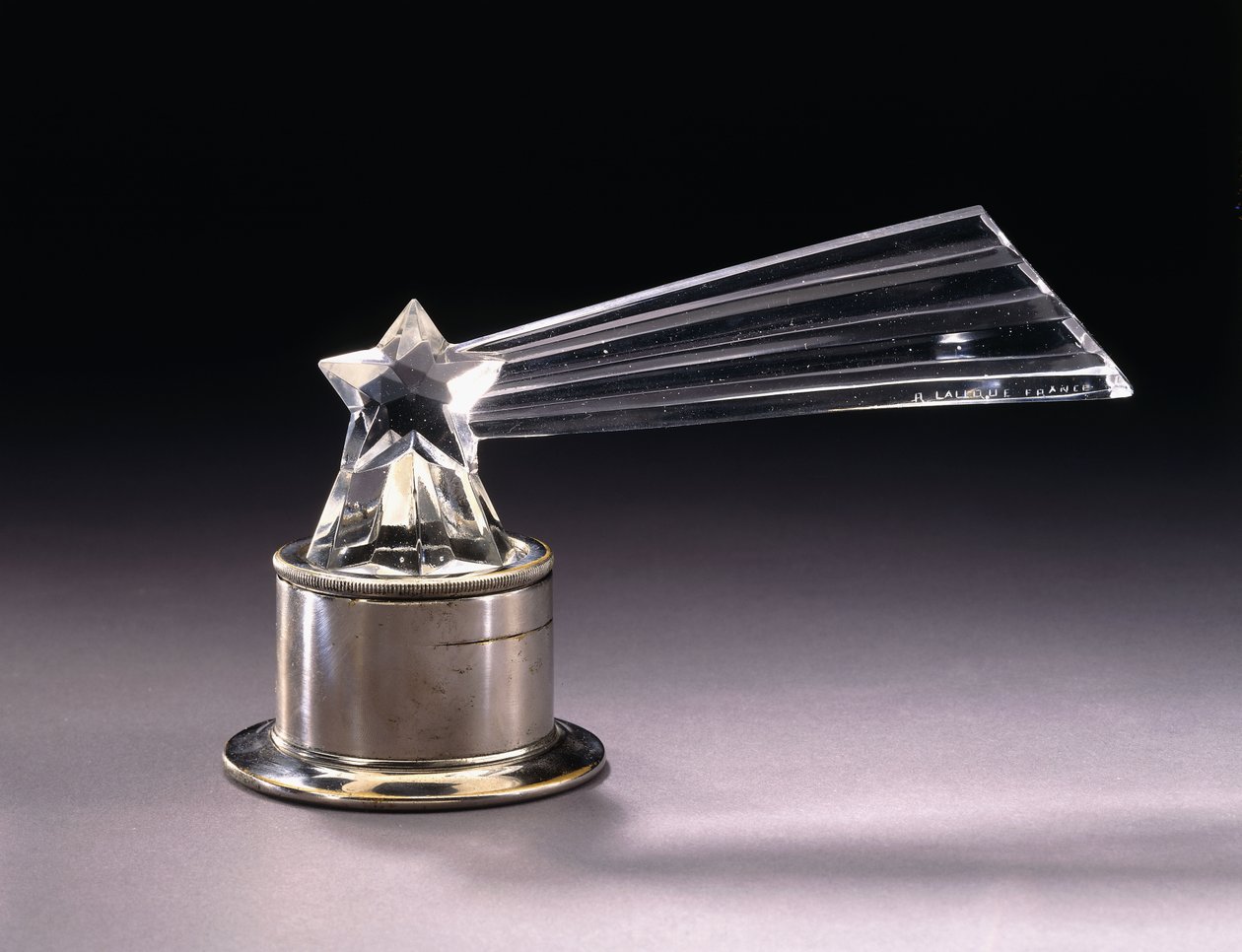 Comete, 1925 körül (átlátszó matt üveg) alkotó: Rene Jules Lalique