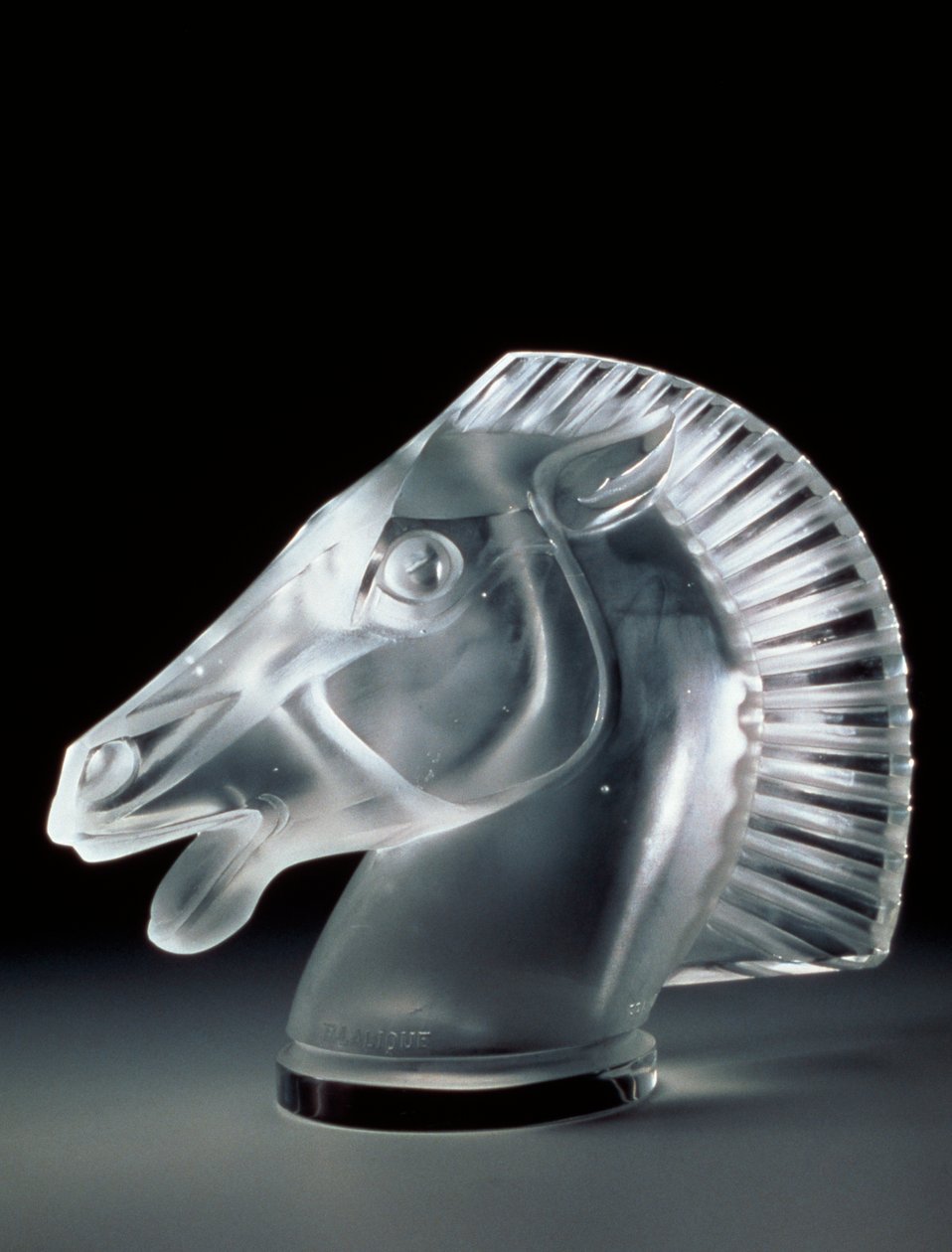 Longchamp hűtősapka alkotó: Rene Jules Lalique