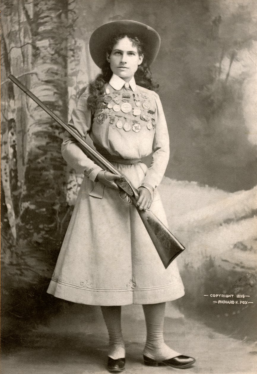 Annie Oakley puskával alkotó: Richard Kyle Fox