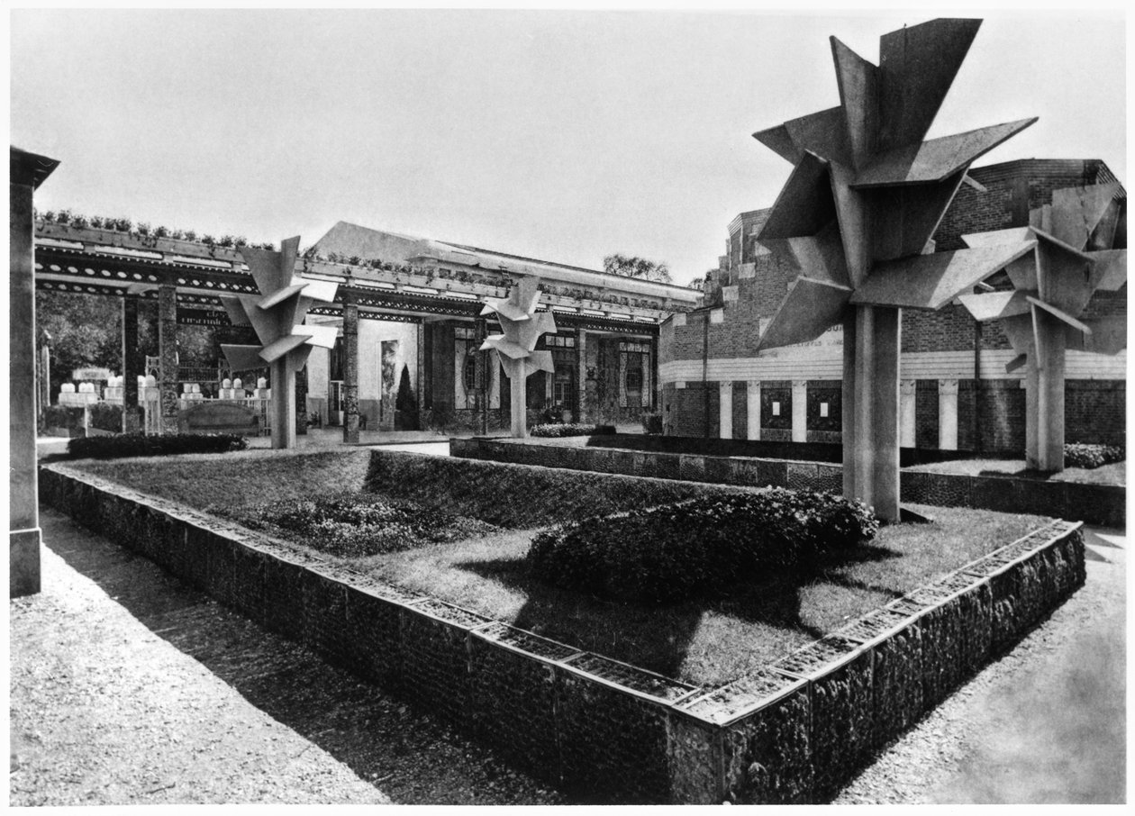 A télikert és a kubista betonfák az Art Deco kiállításon, M. Roux-Spitz „Exposition des Arts Decoratifs, Batiments et Jardins” című művéből, Párizs, 1925 (beton) alkotó: Robert Mallet Stevens