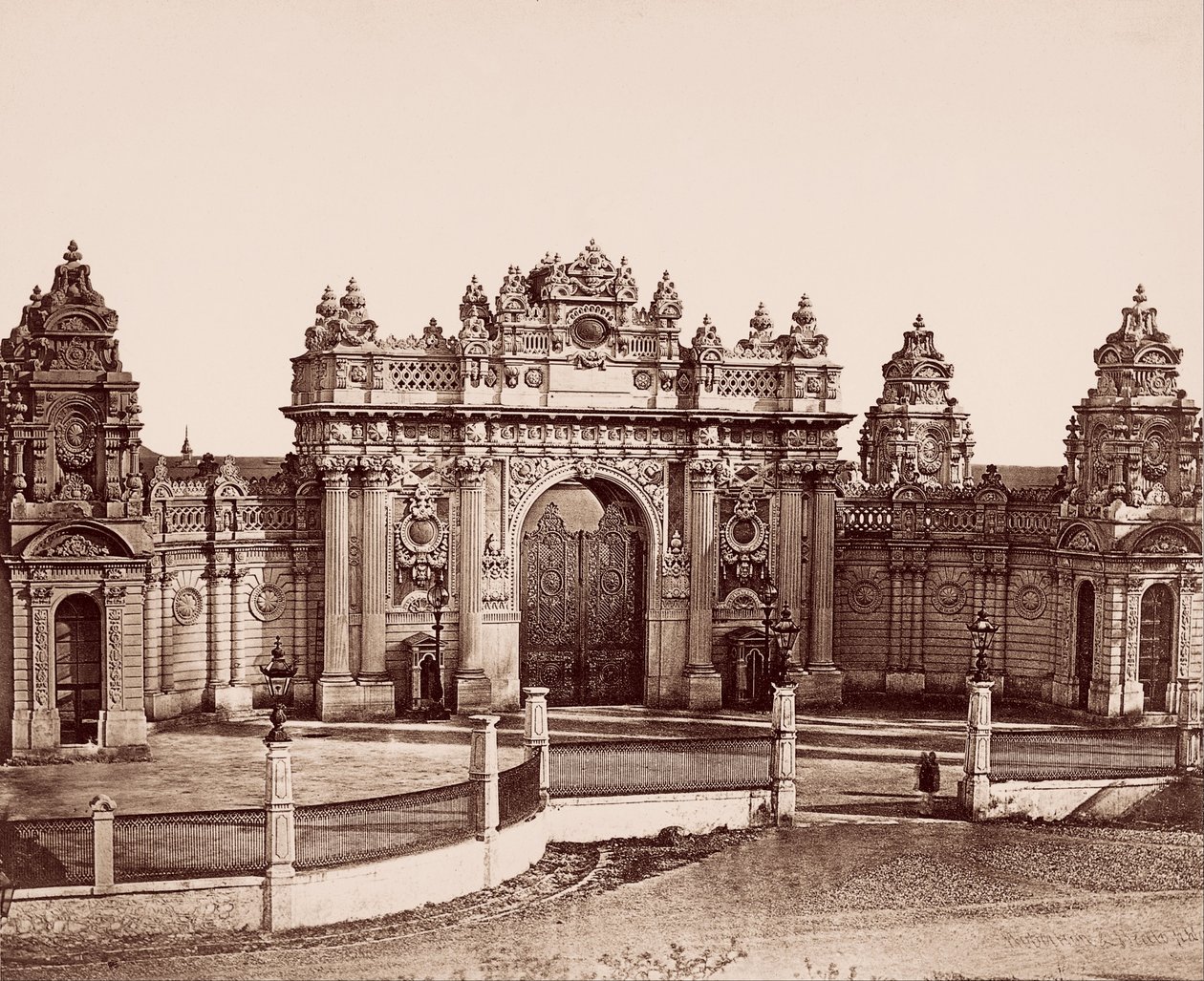 Dolmabahçe palota császári kapuja alkotó: Robertson and Beato