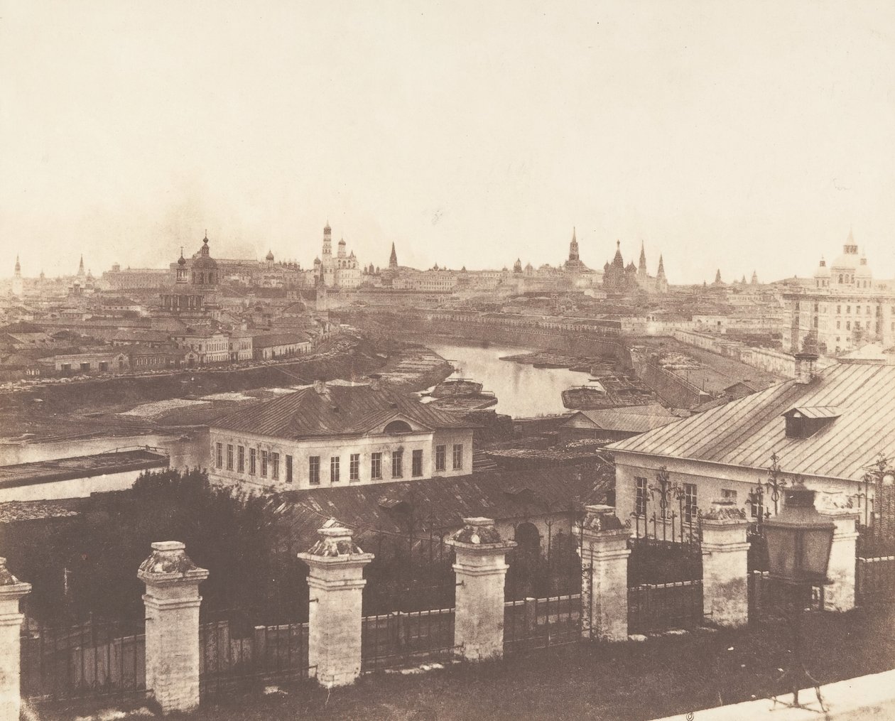 Moszkva, a Kreml a távolban, 1852. alkotó: Roger Fenton