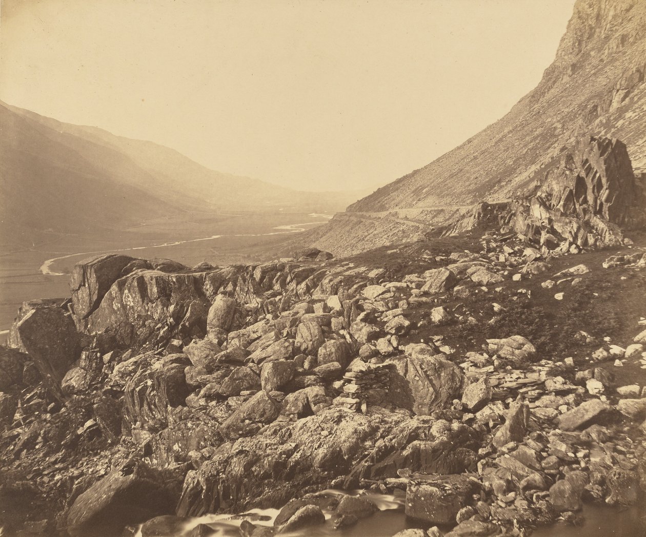 Sziklák a Glyn Francon fejénél. alkotó: Roger Fenton