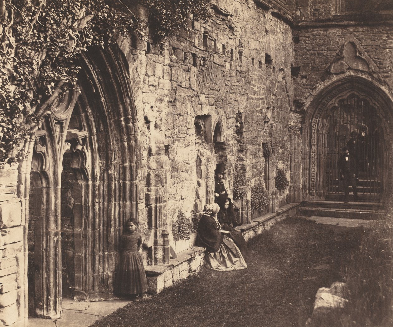 The Cloisters, Tintern Abbey, 1854. alkotó: Roger Fenton